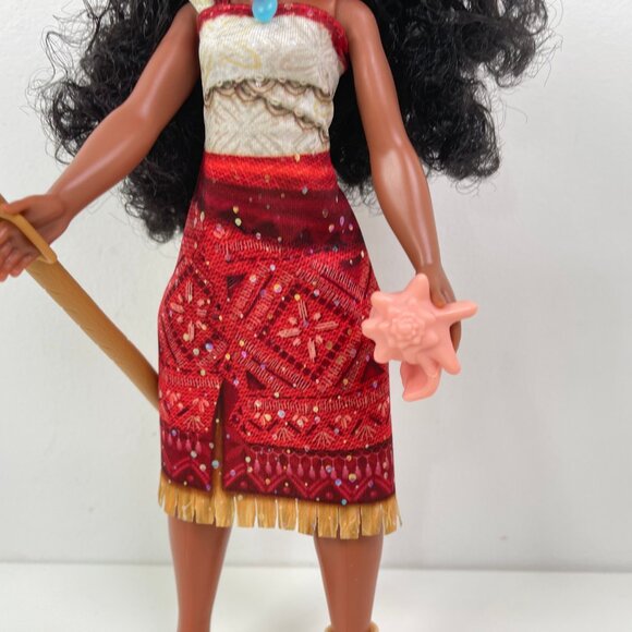 Disney Moana 2 Singing Adventure Moana Doll with Signature Outfit & Accessories - Picture 3 of 6